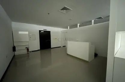 Office Space - Studio - 4 Bathrooms for rent in Bay Square Building 7 - Bay Square - Business Bay - Dubai