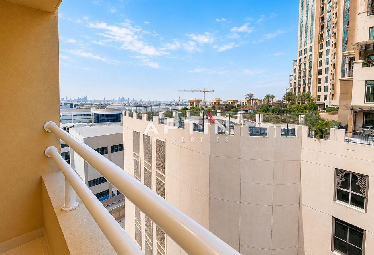 Comfortable 1BHK | Private Balcony | S Residence photo 10