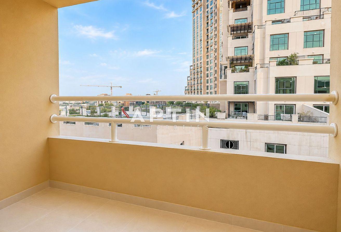 Comfortable 1BHK | Private Balcony | S Residence photo 13