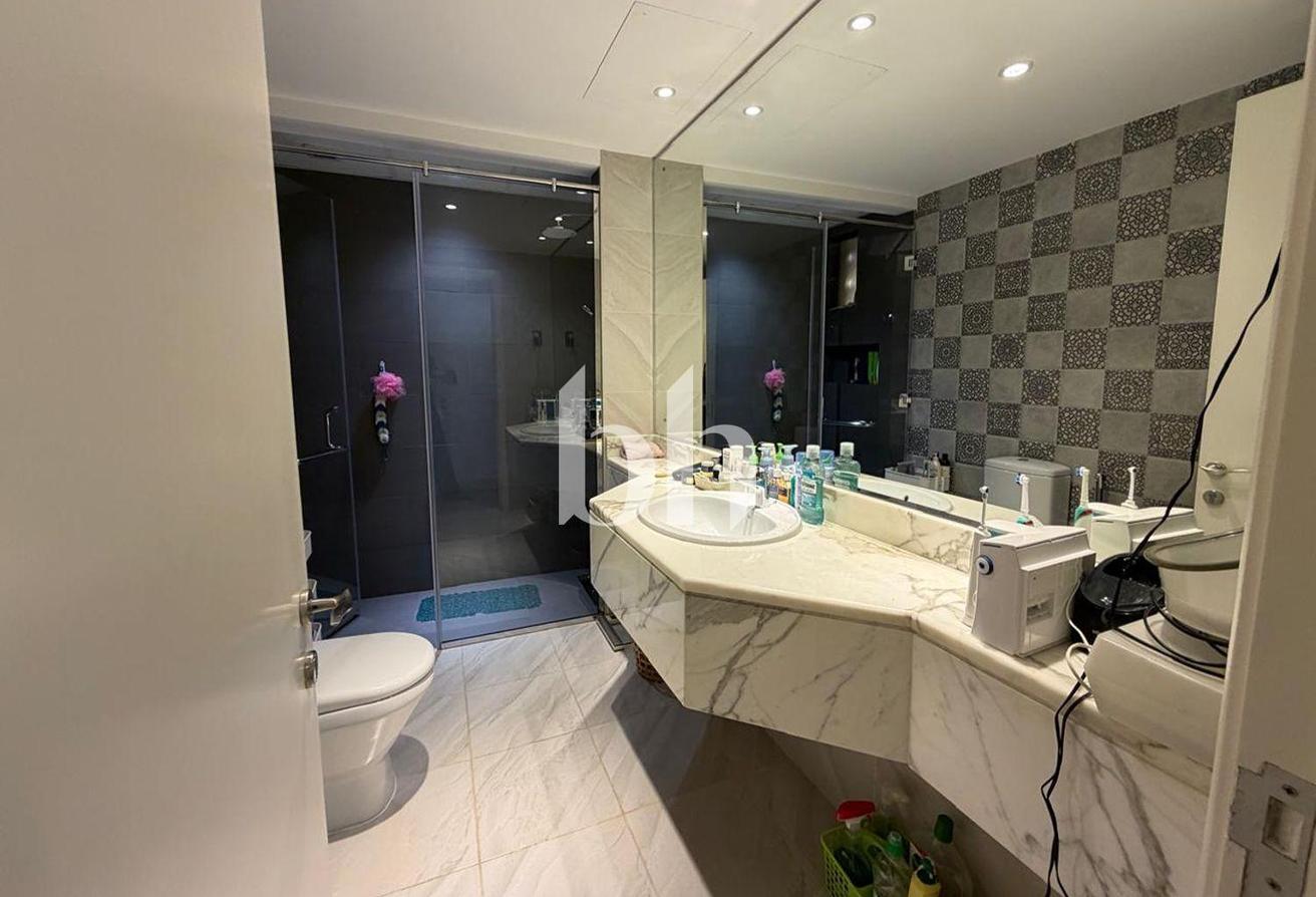 Upgraded 4 Bedroom | Unfurnished | Private Garden photo 11