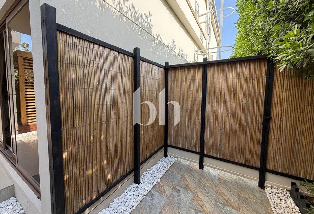 Upgraded 4 Bedroom | Unfurnished | Private Garden photo 5
