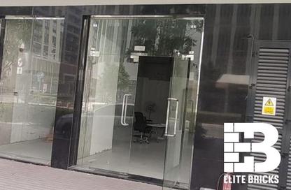 Retail - Studio - 1 Bathroom for rent in Karimian 2 - Jumeirah Garden City - Al Satwa - Dubai