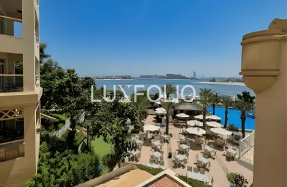 Apartment - 3 Bedrooms - 4 Bathrooms for rent in Al Nabat - Shoreline Apartments - Palm Jumeirah - Dubai