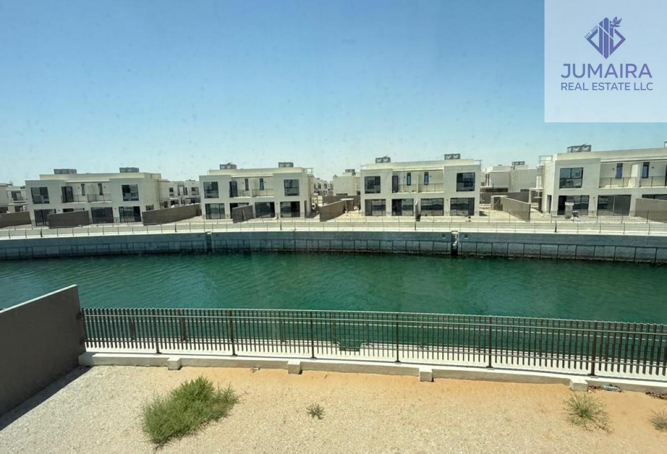 Luxury Canal-Facing Villa STEPS TO BEACH AND POOL