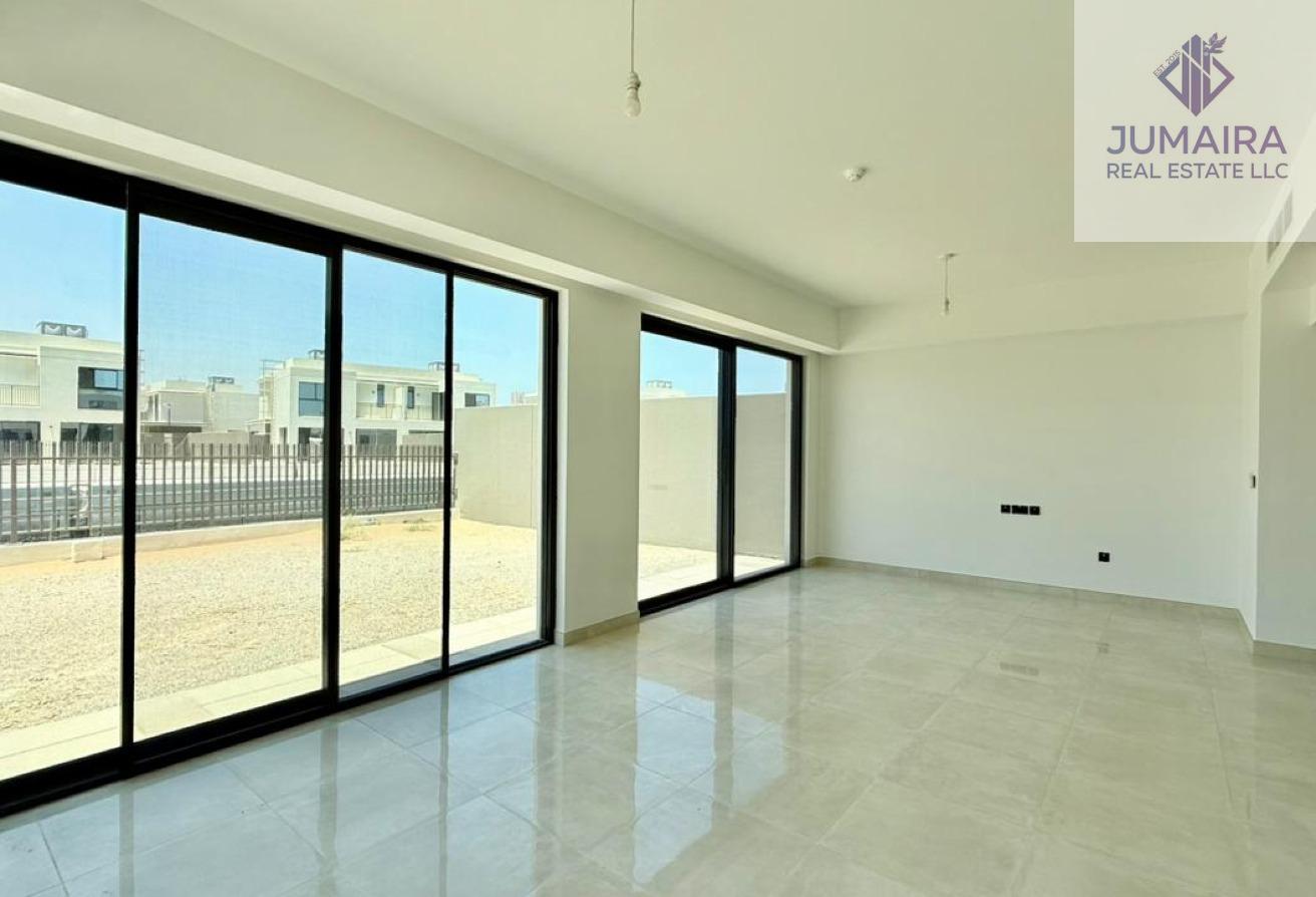 Luxury Canal-Facing Villa STEPS TO BEACH AND POOL
