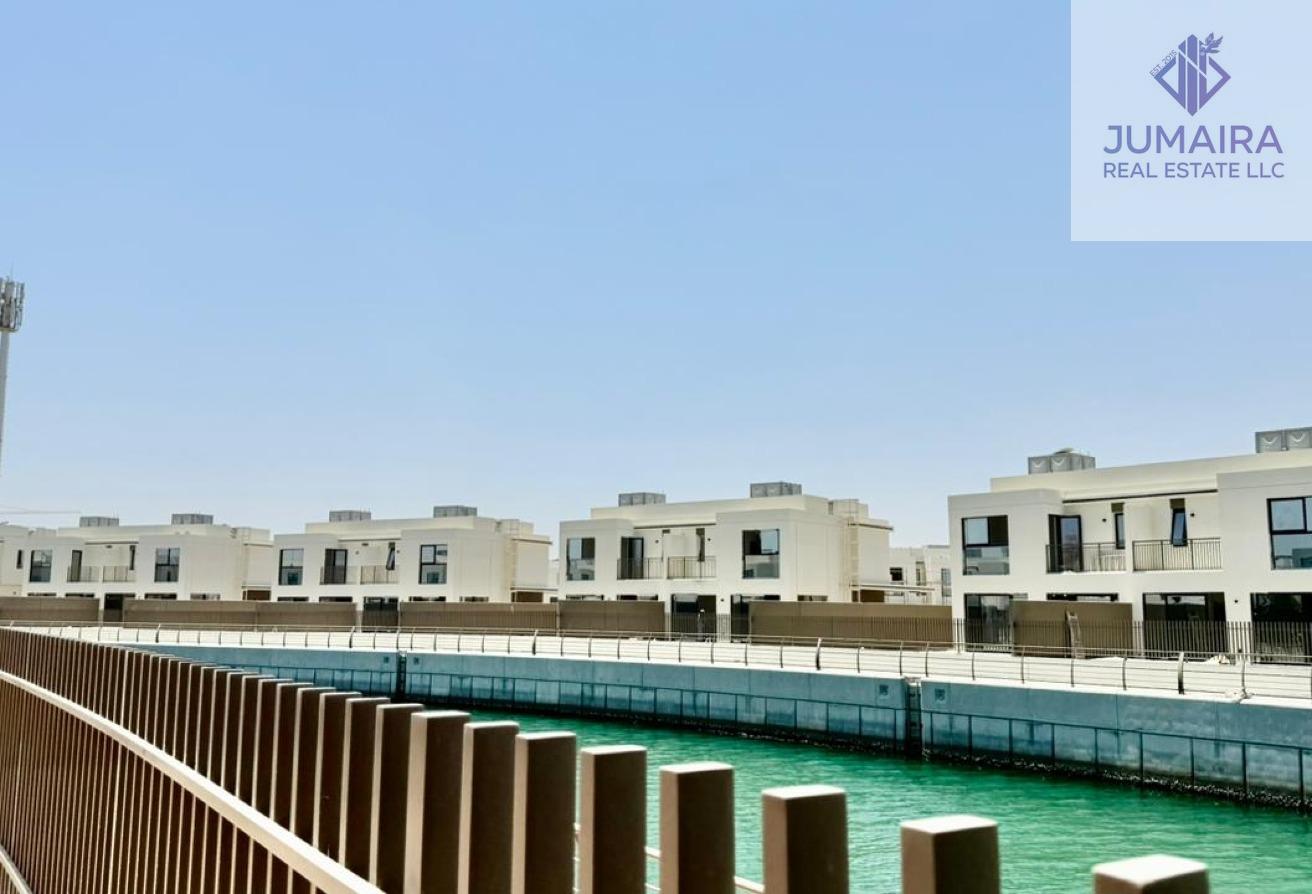 Luxury Canal-Facing Villa STEPS TO BEACH AND POOL