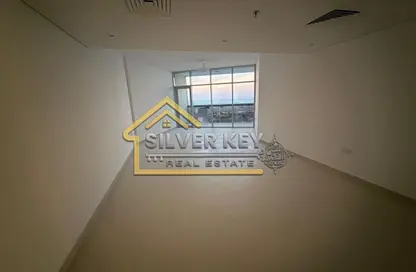 Apartment - 3 Bedrooms - 5 Bathrooms for rent in Al Majaz 1 - Al Majaz - Sharjah