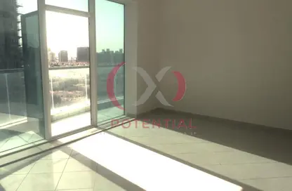 شقة - غرفة نوم - 2 حمامات للايجار في تفريعة القنال 1 - أبراج الجولف - مدينة دبي الرياضية - دبي