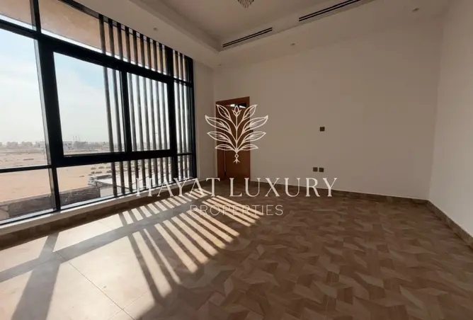 165591999 - Property Image 2