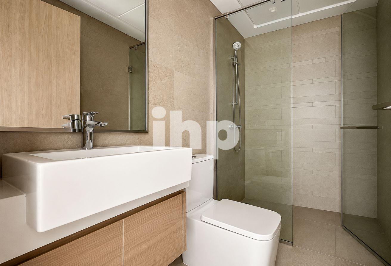 Spacious 2BR | Prime Location | Unfurnished photo 10