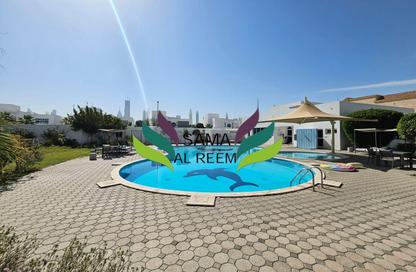 Villa - 5 Bedrooms - 4 Bathrooms for rent in Jumeirah 1 Villas - Jumeirah 1 - Jumeirah - Dubai