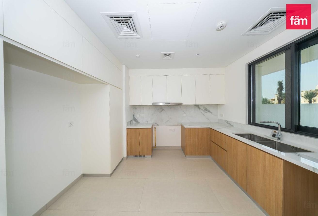 Exclusive Townhouse | Close To Pool & Park photo 5