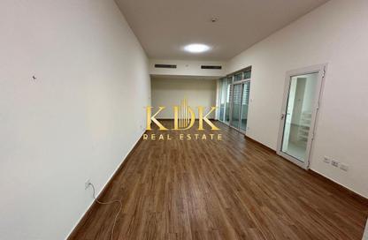 Apartment - 2 - 3 for rent in Olympic Park 3 - Olympic Park Towers - Dubai Sports City - Dubai