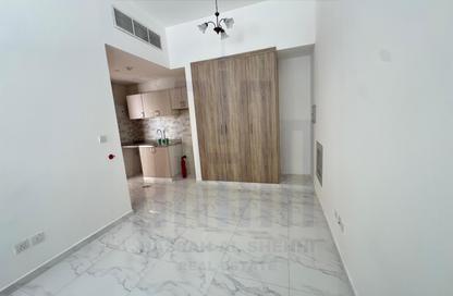 Apartment - Studio - 1 for rent in Muwaileh 29 Building - Muwaileh - Sharjah