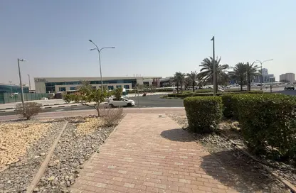 Retail - Studio - 1 Bathroom for rent in Binghatti Views - Dubai Silicon Oasis - Dubai