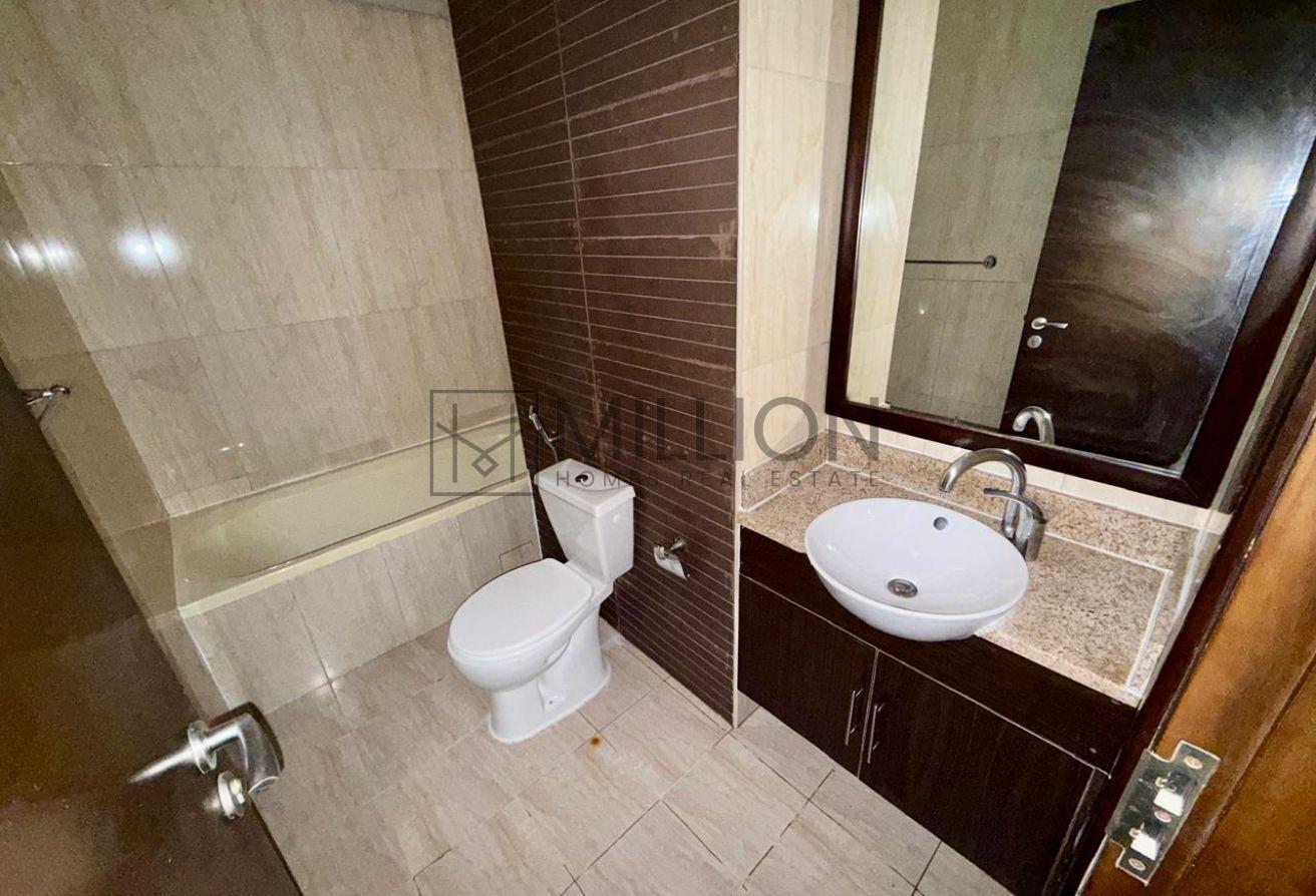 Spacious 1BR | Vacant | High Floor Unit photo 11