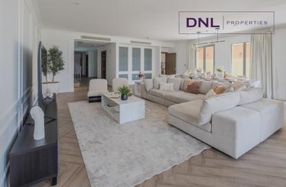 Villa - 5 Bedrooms - 5 Bathrooms for rent in Sur La Mer 1 - Sur La Mer - Jumeirah 1 - Jumeirah - Dubai