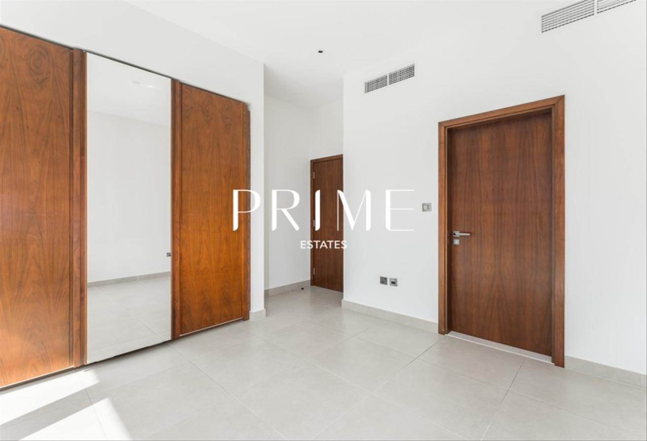 Uninterrupted Marina View | Spacious | Call Today! photo 11