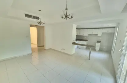 فيلا - 2 غرف نوم - 3 حمامات للايجار في الينابيع 3 - الينابيع - دبي