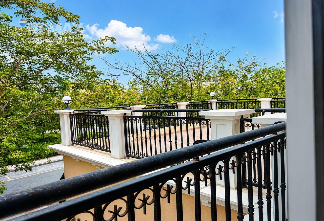 Single Row | Rooftop Terrace | Vacant Now photo 11