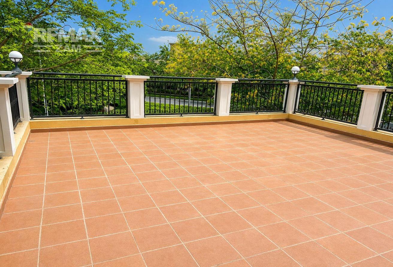 Single Row | Rooftop Terrace | Vacant Now photo 16