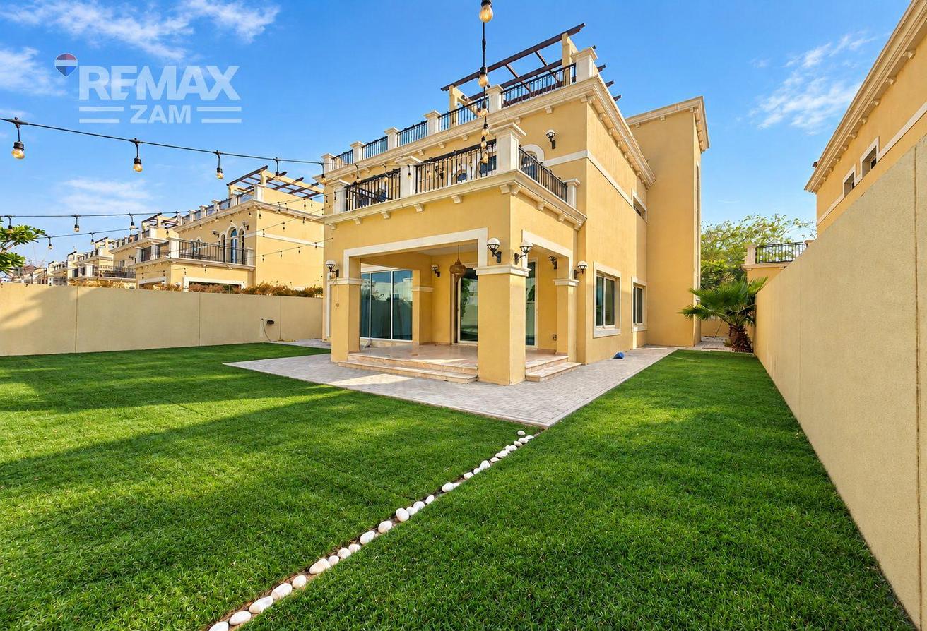 Single Row | Rooftop Terrace | Vacant Now photo 3