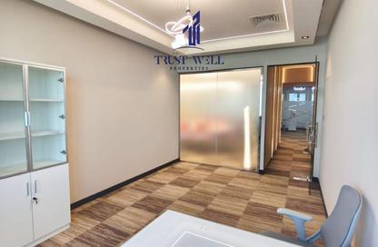 Business Centre - Studio - 6 Bathrooms for rent in Dar Al Salam Building - Corniche Road - Abu Dhabi