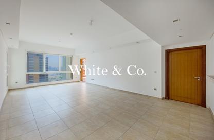 Apartment - 3 - 4 for rent in Marina Residences 6 - Marina Residences - Palm Jumeirah - Dubai