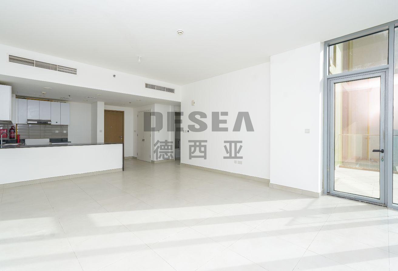 Vacant | Spacious Layout | Community View