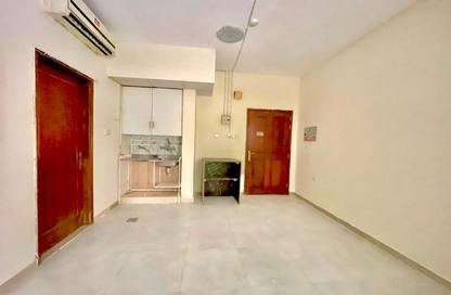 Apartment - Studio - 1 Bathroom for rent in Fire Station Road - Muwaileh - Sharjah Apartment - Studio - 1 Bathroom for rent in Fire Station Road - Muwaileh - Sharjah