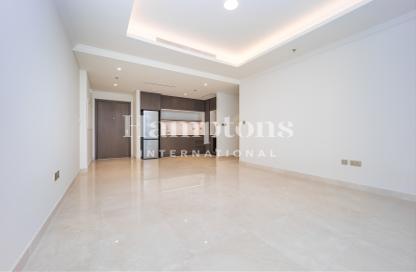 Apartment - 1 Bedroom - 1 Bathroom for sale in Palace Beach Residence Tower 1 - Palace Beach Residence - Emaar Beachfront - Dubai Harbour - Dubai