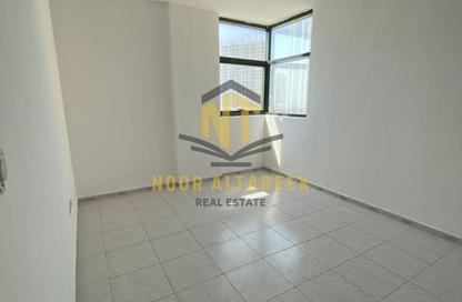 Apartment - 2 - 2 for rent in Zayd Bin Aslam Street - Abu shagara - Sharjah