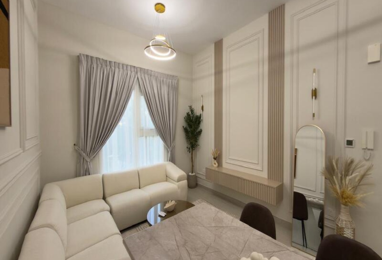 HOT DEAL | UPGRADED | VACANT | FURNISHED | READY