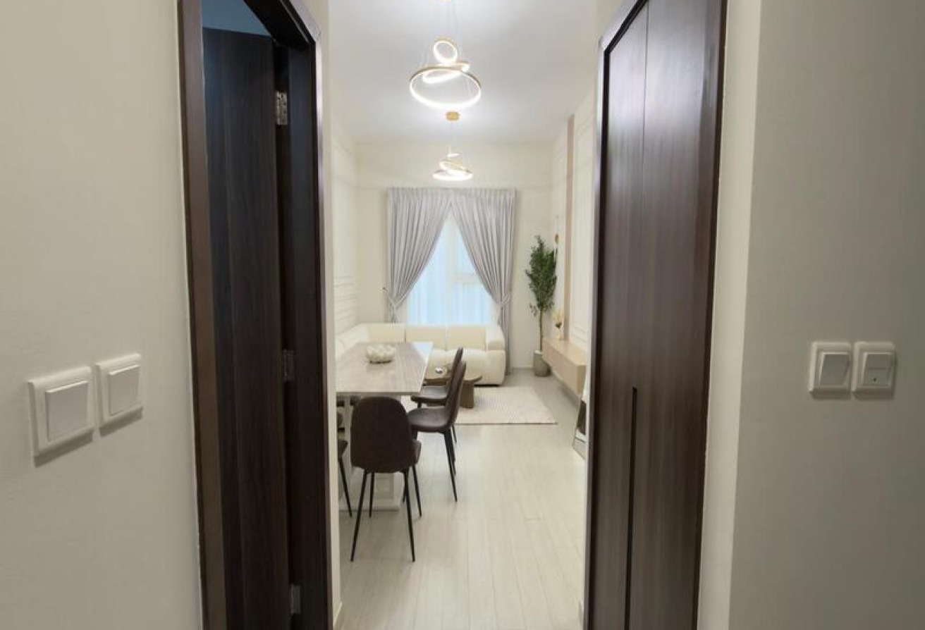HOT DEAL | UPGRADED | VACANT | FURNISHED | READY gallery image