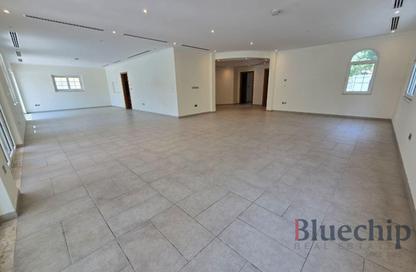 Villa - 5 Bedrooms - 5 Bathrooms for rent in District 2 - Jumeirah Park - Dubai