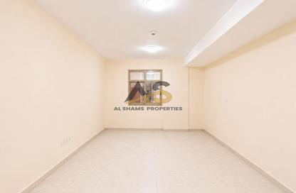 Apartment - Studio - 1 for rent in Abdul Rahim Mohd Al Zarooni Building - Al Mankhool - Bur Dubai - Dubai