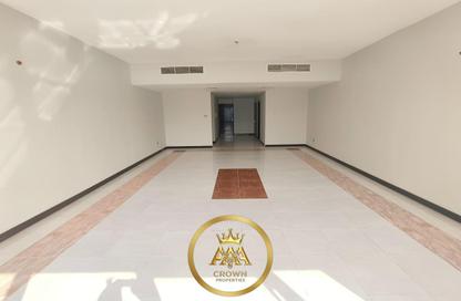Apartment - 4 Bedrooms - 5 Bathrooms for rent in Al Majaz 1 - Al Majaz - Sharjah