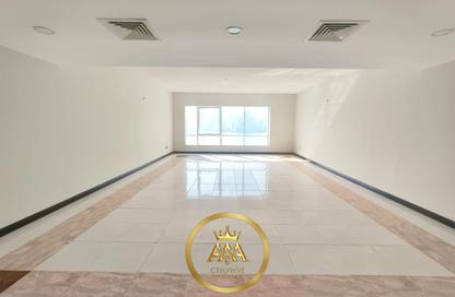 Apartment - 4 Bedrooms - 5 Bathrooms for rent in Al Majaz 1 - Al Majaz - Sharjah