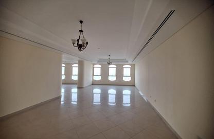 Apartment - 4 Bedrooms - 5 Bathrooms for rent in Blue Tower - Al Majaz 3 - Al Majaz - Sharjah Apartment - 4 Bedrooms - 5 Bathrooms for rent in Blue Tower - Al Majaz 3 - Al Majaz - Sharjah