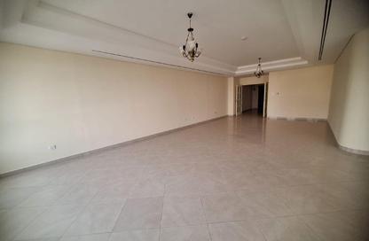 Apartment - 4 Bedrooms - 5 Bathrooms for rent in Blue Tower - Al Majaz 3 - Al Majaz - Sharjah Apartment - 4 Bedrooms - 5 Bathrooms for rent in Blue Tower - Al Majaz 3 - Al Majaz - Sharjah