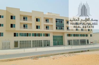 عمارة بالكامل - استوديو - 8 حمامات للايجار في أم درع - أم القيوين
