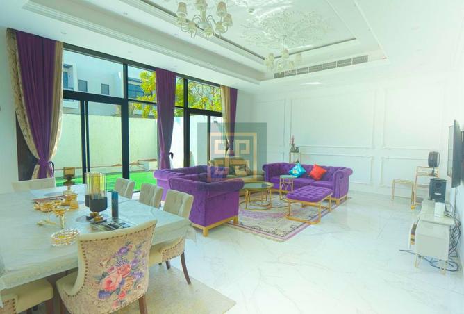 Bright and Spacious |Corner Unit| Closed Kitchen