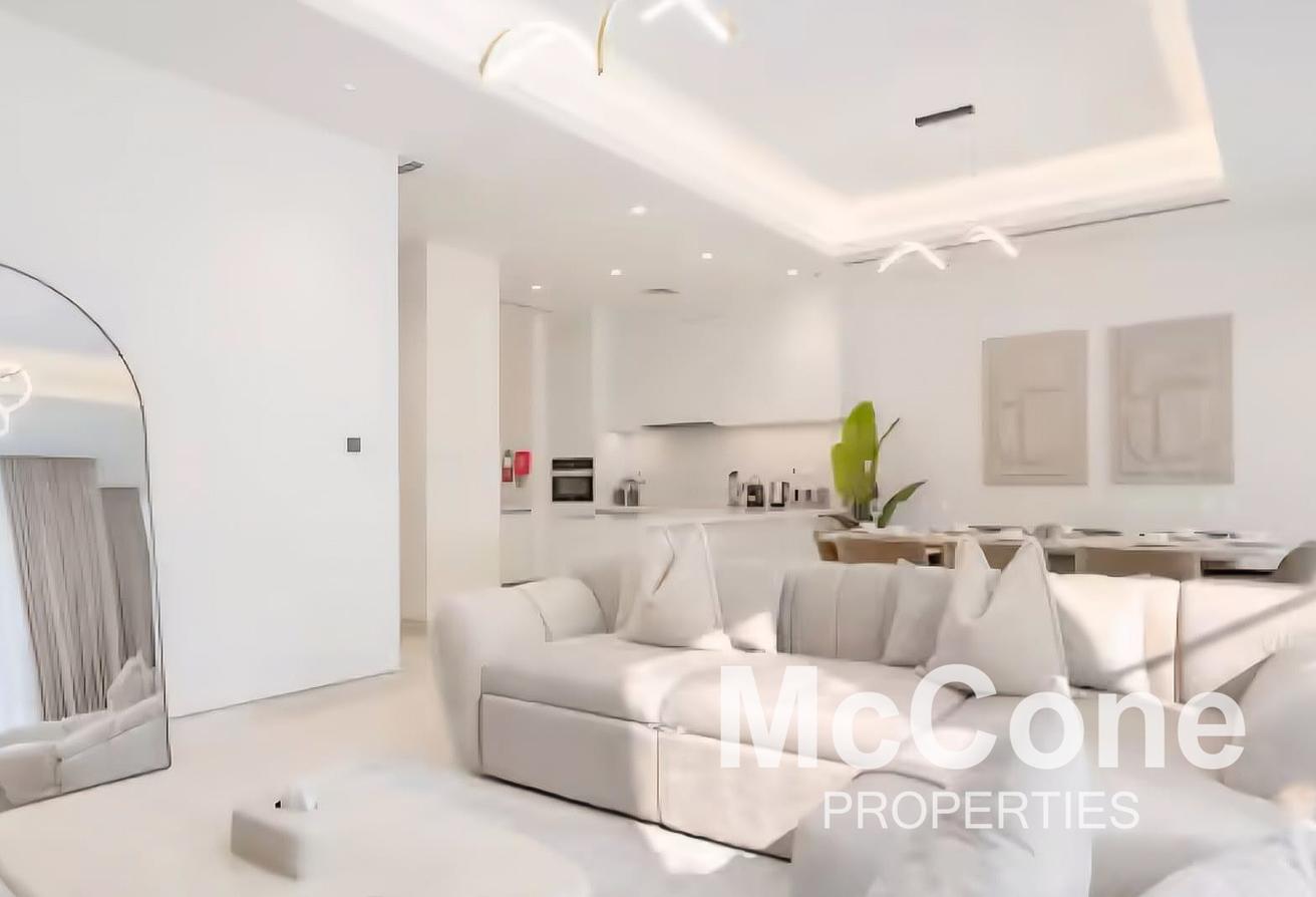 Rare Unit | Bright | Fully Furnished photo 3