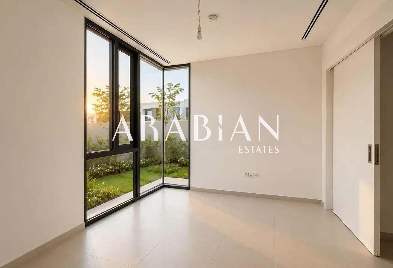 EXCLUSIVE | Close to Pool | Brand New | End Unit photo 7