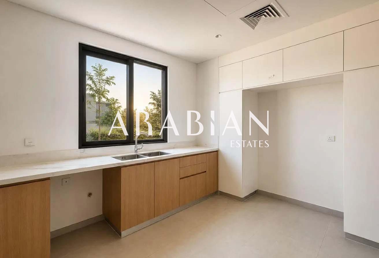 EXCLUSIVE | Close to Pool | Brand New | End Unit photo 11