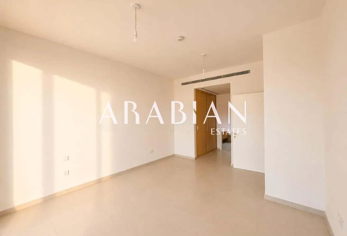 EXCLUSIVE | Close to Pool | Brand New | End Unit photo 10