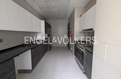 Apartment - 2 Bedrooms - 3 Bathrooms for rent in Bahwan Tower Downtown - Downtown Dubai - Dubai