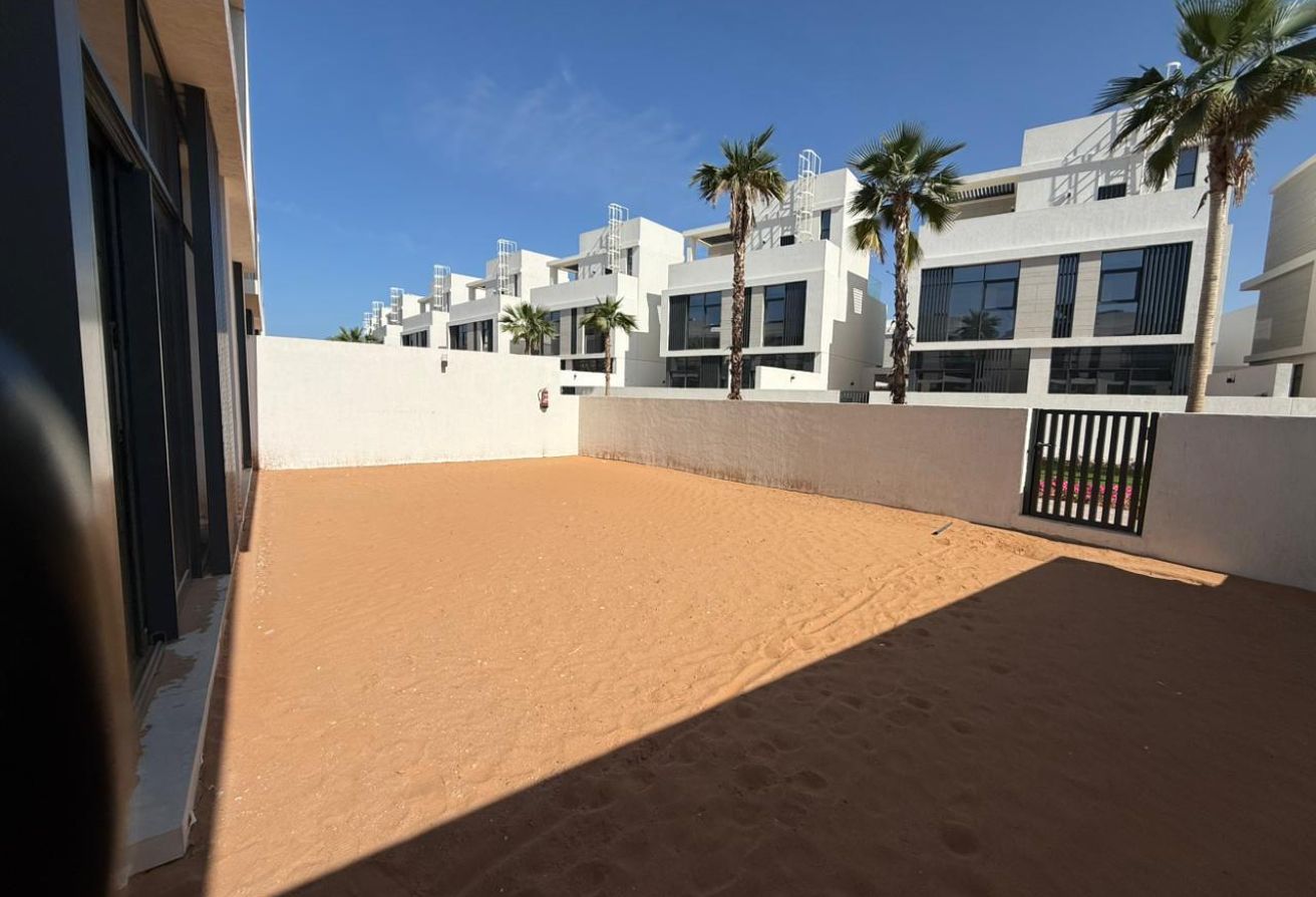Modern 3BR Villa comfort and style | Dana Bay