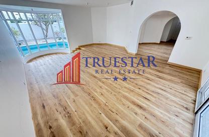 Villa - 5 Bedrooms - 5 Bathrooms for rent in Jumeirah 1 Villas - Jumeirah 1 - Jumeirah - Dubai Villa - 5 Bedrooms - 5 Bathrooms for rent in Jumeirah 1 Villas - Jumeirah 1 - Jumeirah - Dubai