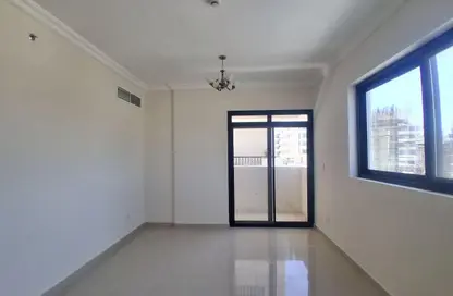 شقة - غرفة نوم - 2 حمامات للايجار في الثاني مويلح - تجارية مويلح - الشارقة